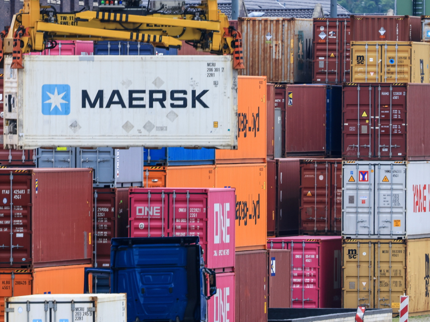 Swiss exports fall between April and June