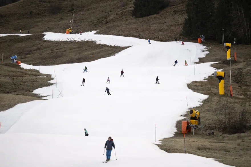 雖久負滑雪勝地的美名，瑞士卻不得不面對低海拔地區已無穩定雪源的困境。