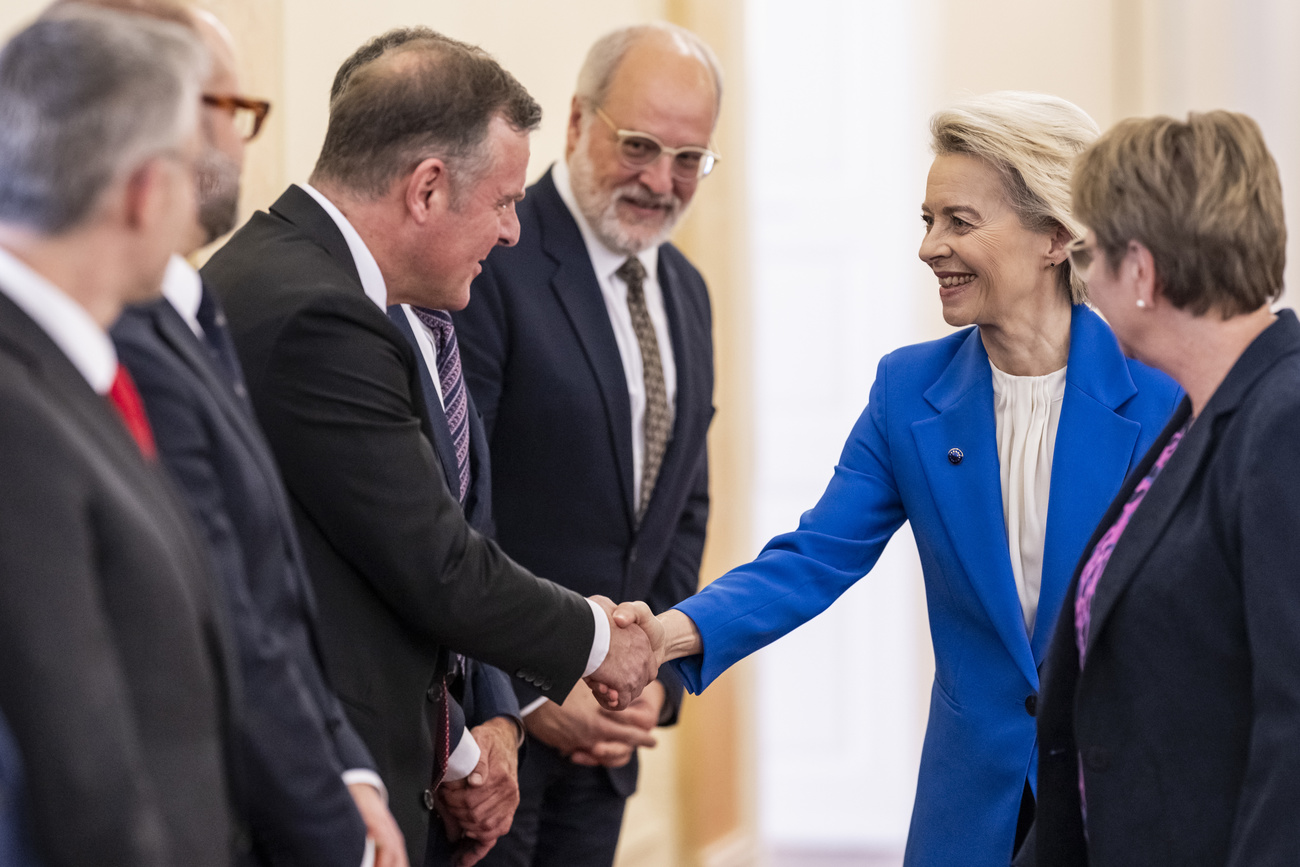 la présidente de la Commission européenne Ursula von der Leyen avec le négociateur en chef suisse Pactric Franzen en décembre 2024 à Berne