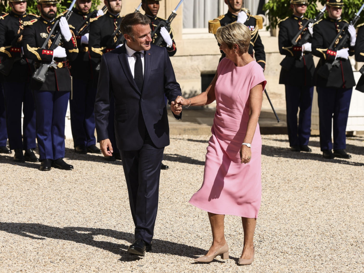 Keller-Sutter and Macron discuss US tariffs in Paris