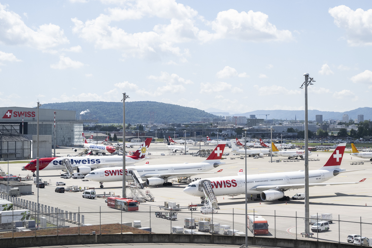 aerei swiss all'aeroporto di zurigo