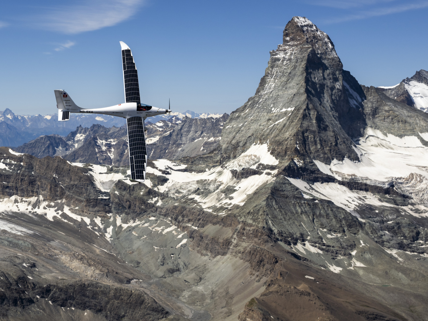 Solar aeroplane flies around the Matterhorn