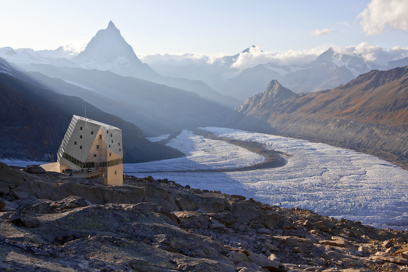 Monte Rosa Hütte in den Alpen - in den Bergen begann die Geschichte des Schweizer Tourismus.