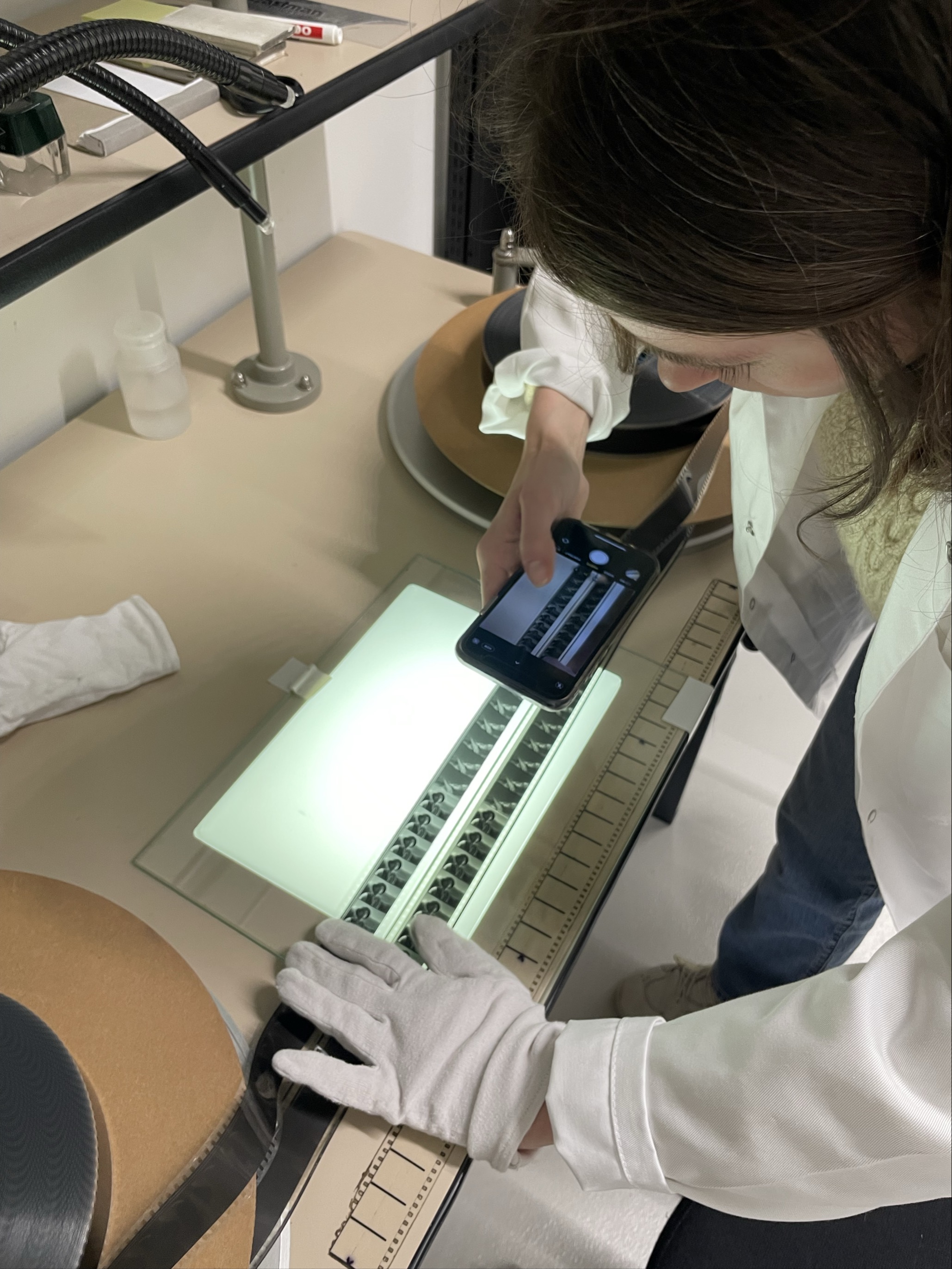 Restoration work on "Rapt" at the Swiss Film Archives.