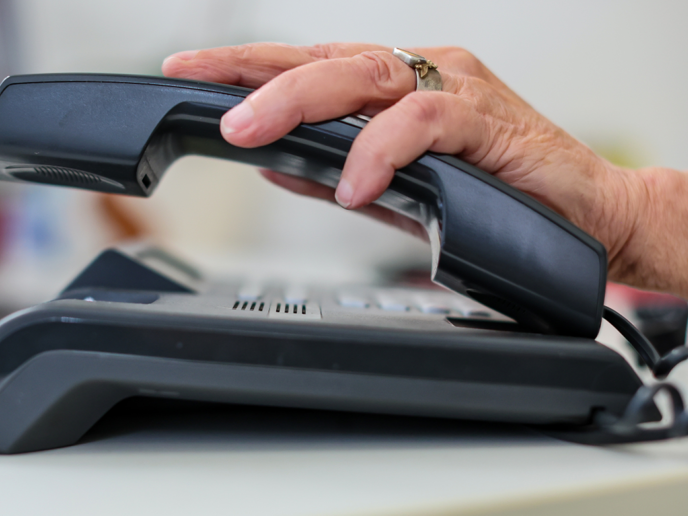 Over 100,000 people call for more federal funding for poison centres