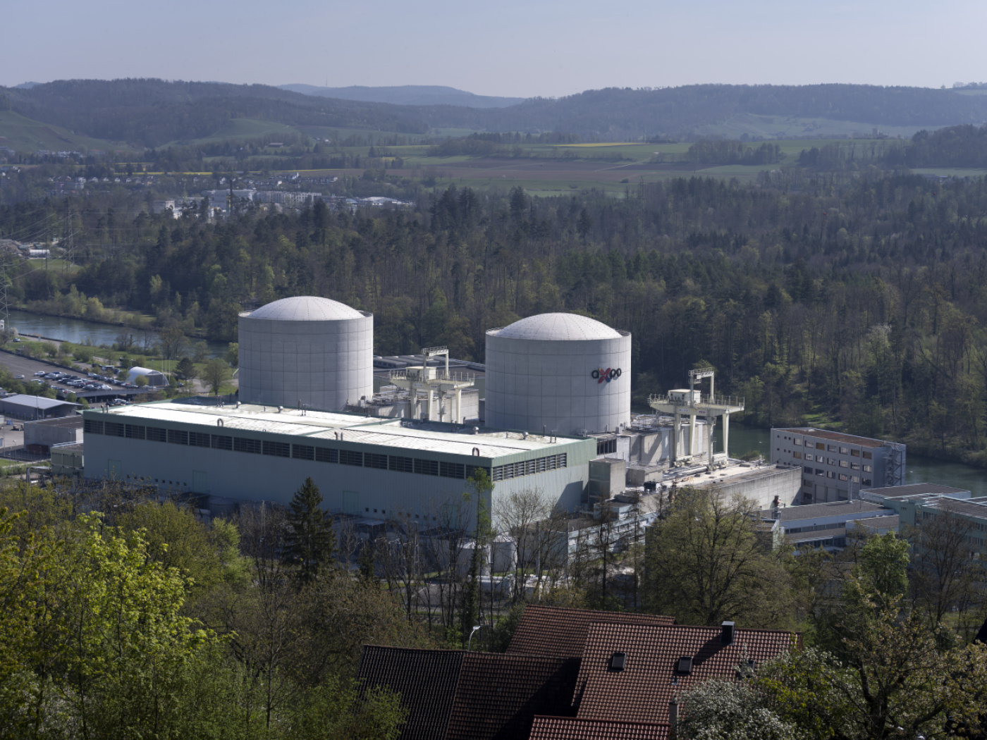 Beznau power station completely disconnected due to heat