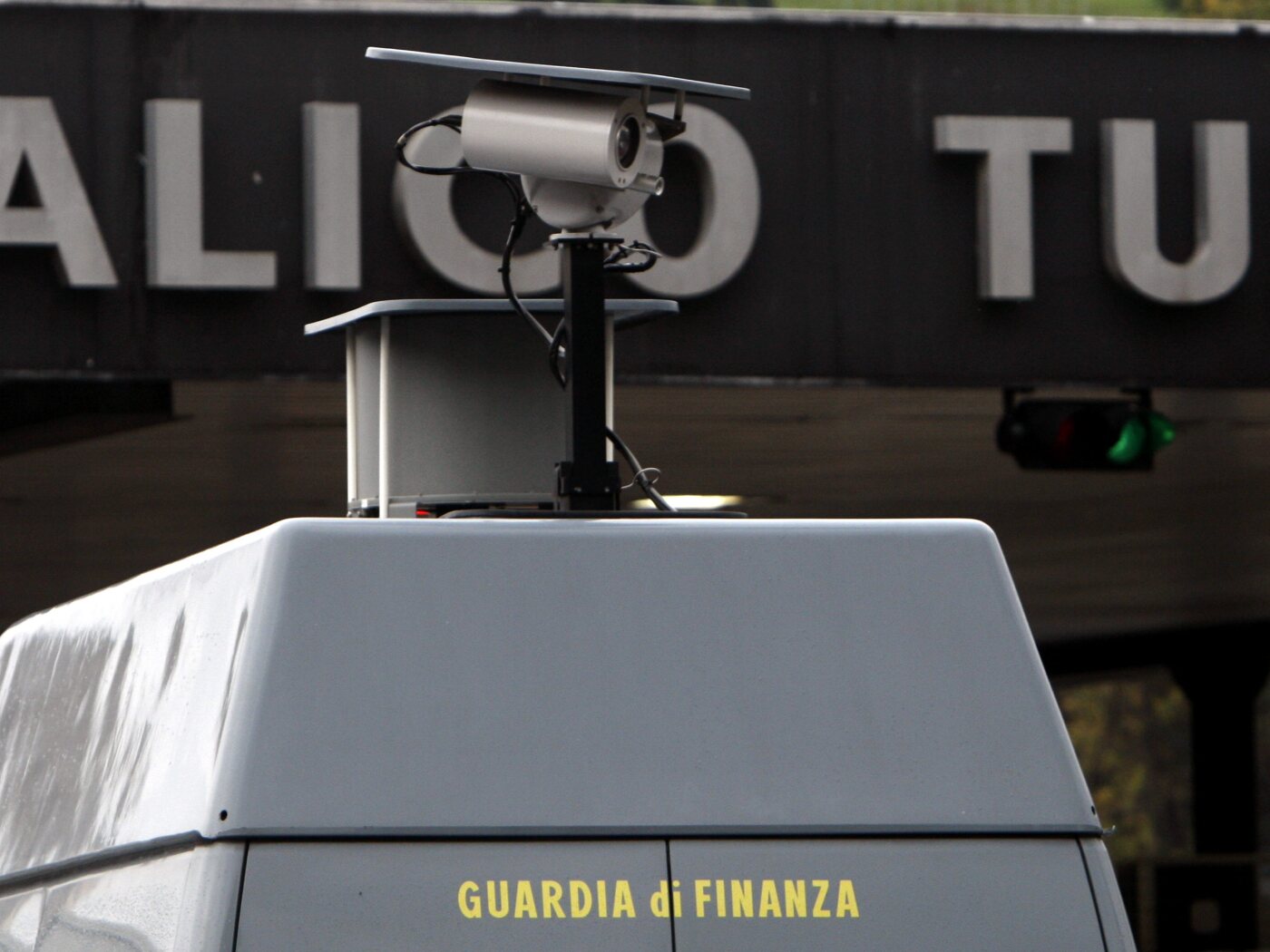 Italy dismantles a precious metals smuggling operation into Switzerland