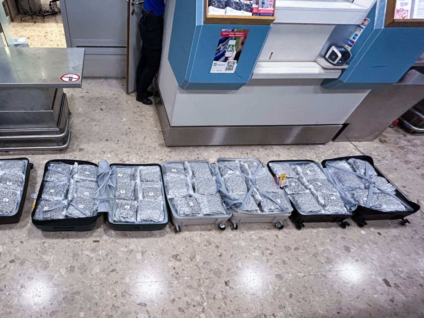 Traveller with 106 kilograms of marijuana stopped at Geneva airport