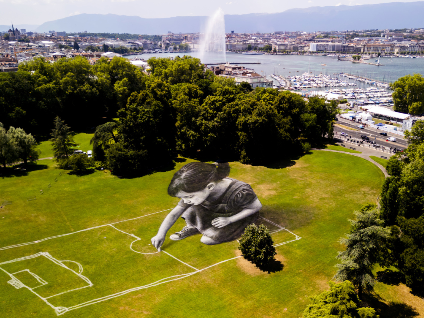 Artist Saype pays tribute to women's football at Parc La Grange