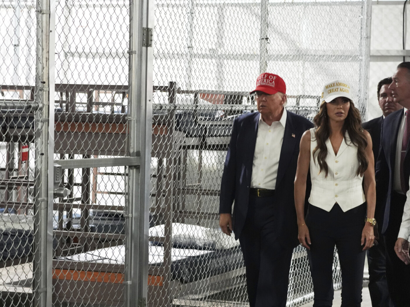  trump visits "alcatraz des alligators"