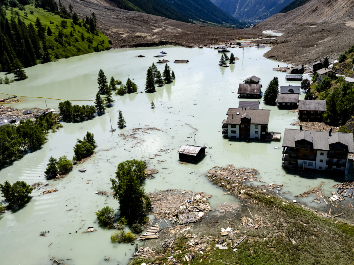 blatten sotto l'acqua