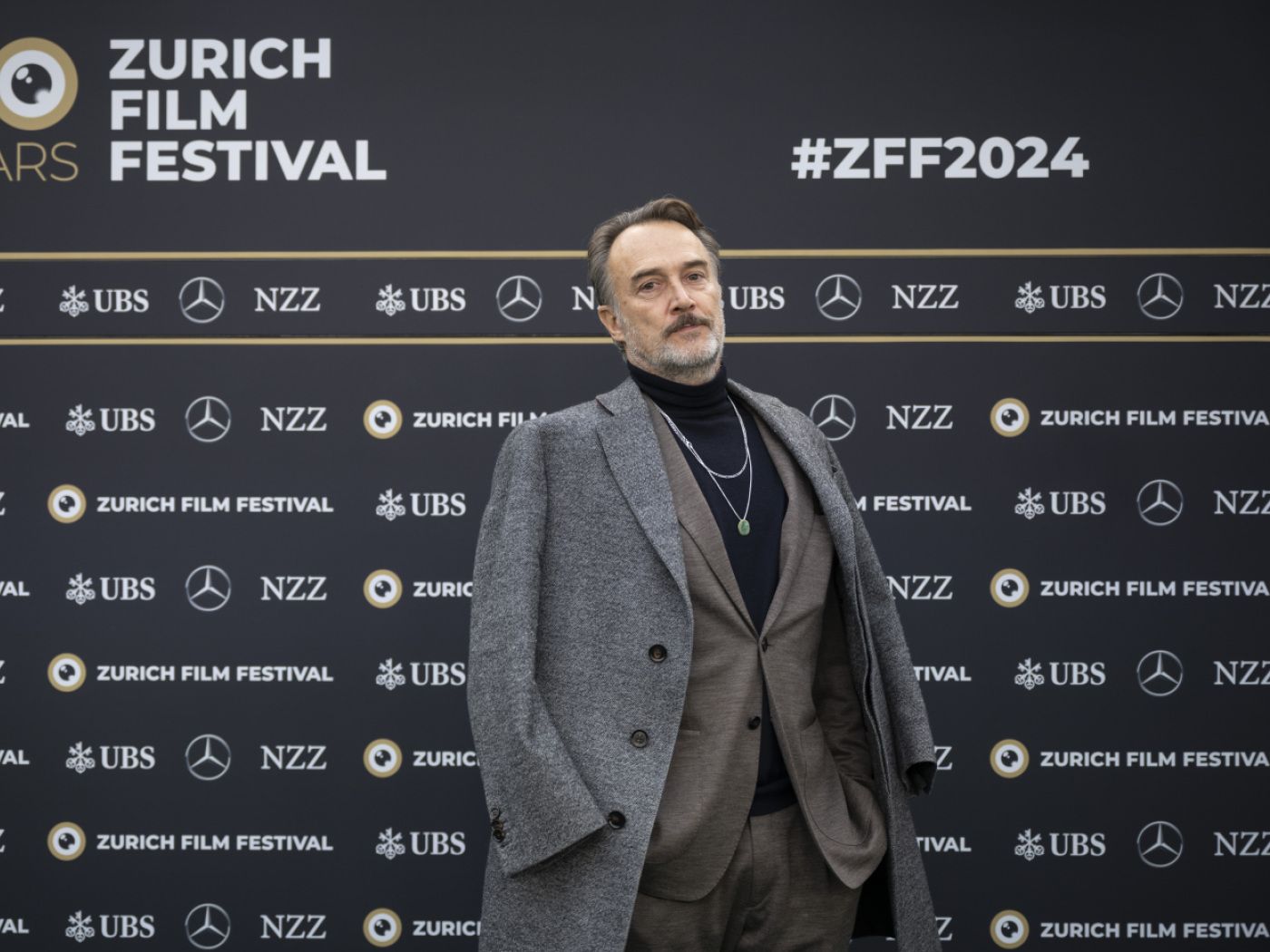 Actor Carlos Leal returns to Switzerland