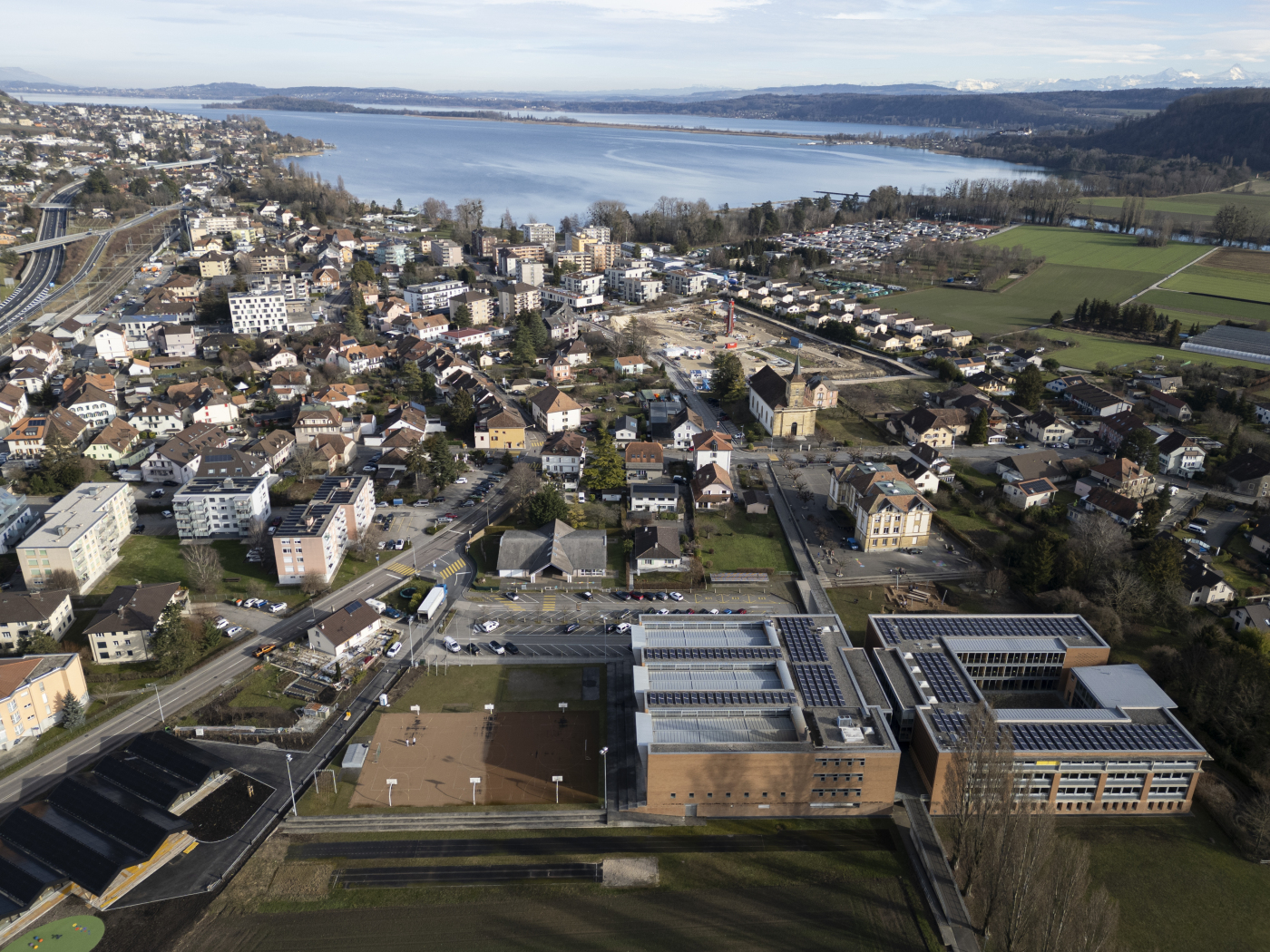 Boats sail to Solothurn to celebrate 700 years of Le Landeron