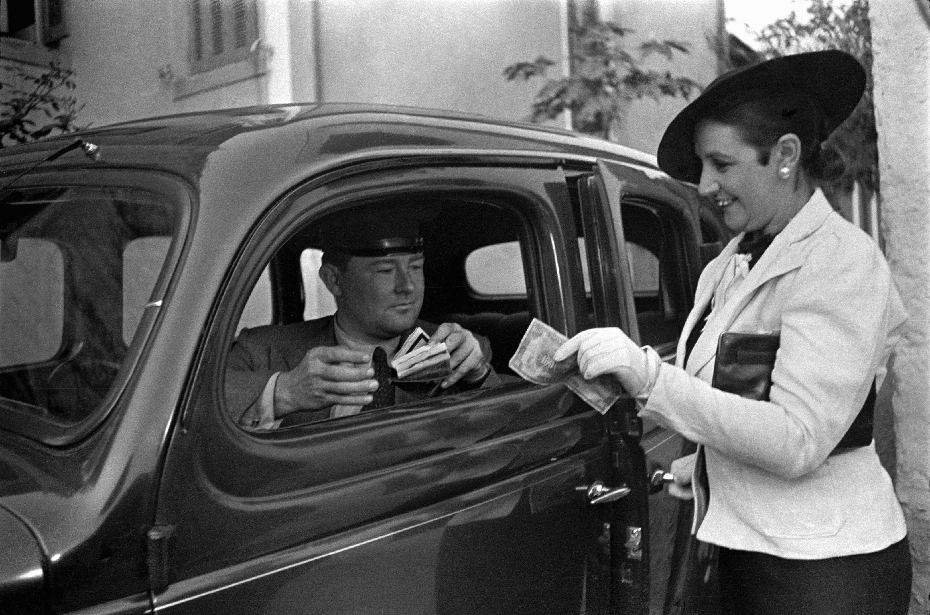 The indiscreet charm of São Paulo's bourgeoisie: Taxi Driver, 1939.