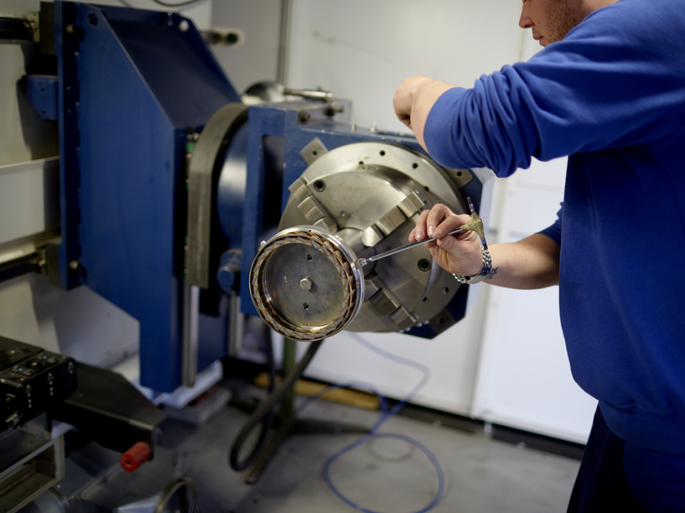 Swiss tech sector continues to suffer from shrinking demand