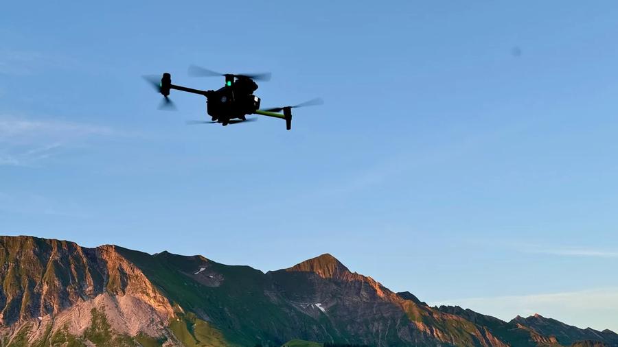 drone in volo