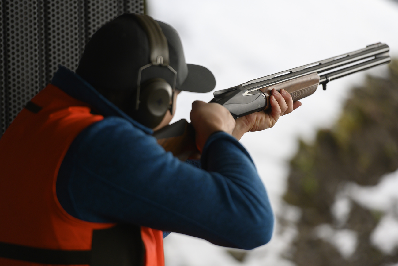 Wurfscheibenschiessen in der Aussenanlage der Schiessanlage "Selgis Shooting", am 6. April 2019 in Ried-Muotathal,