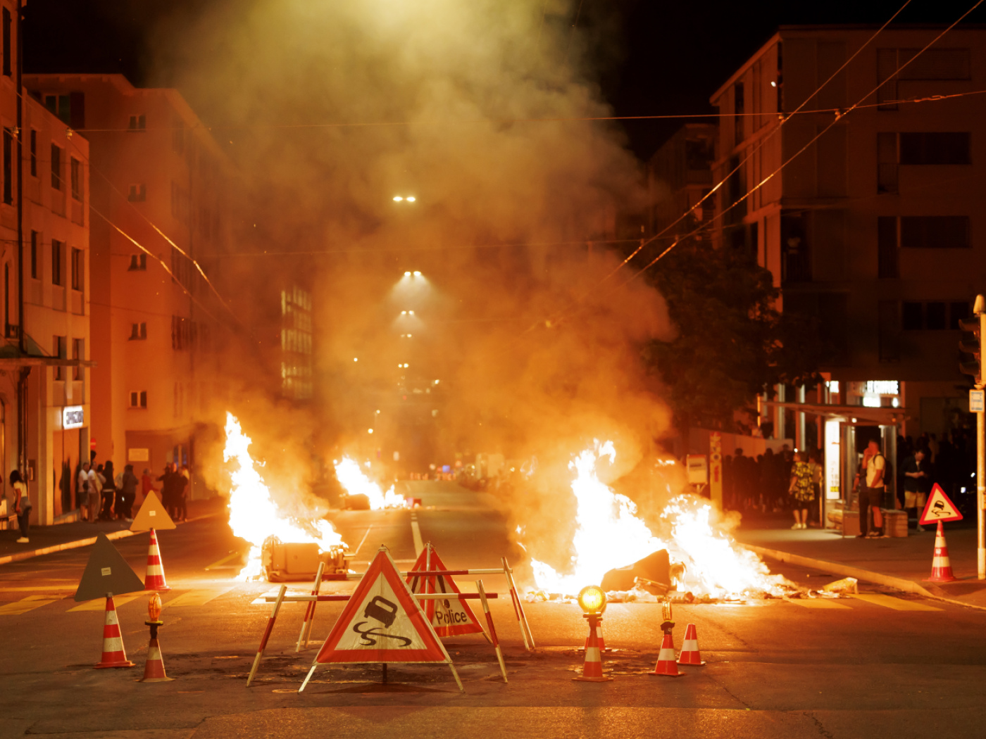 cassonetti in fiamme