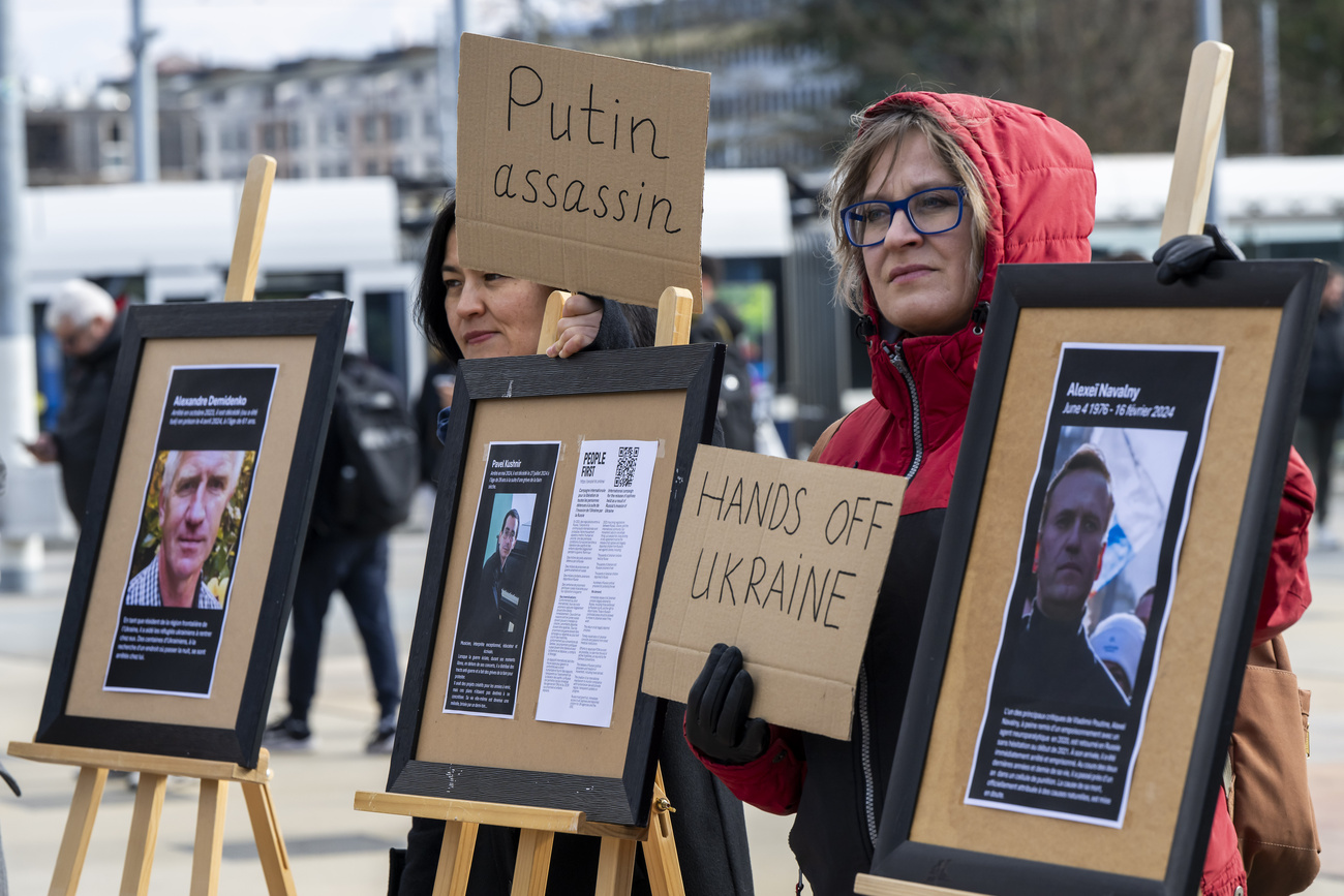 Pessoas protestando nas ruas de Genebra