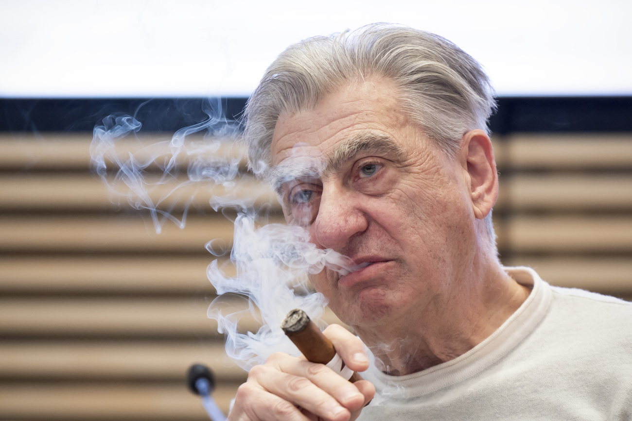 Nick Hayek mit einer Zigarre bei einem öffentlichen Auftritt