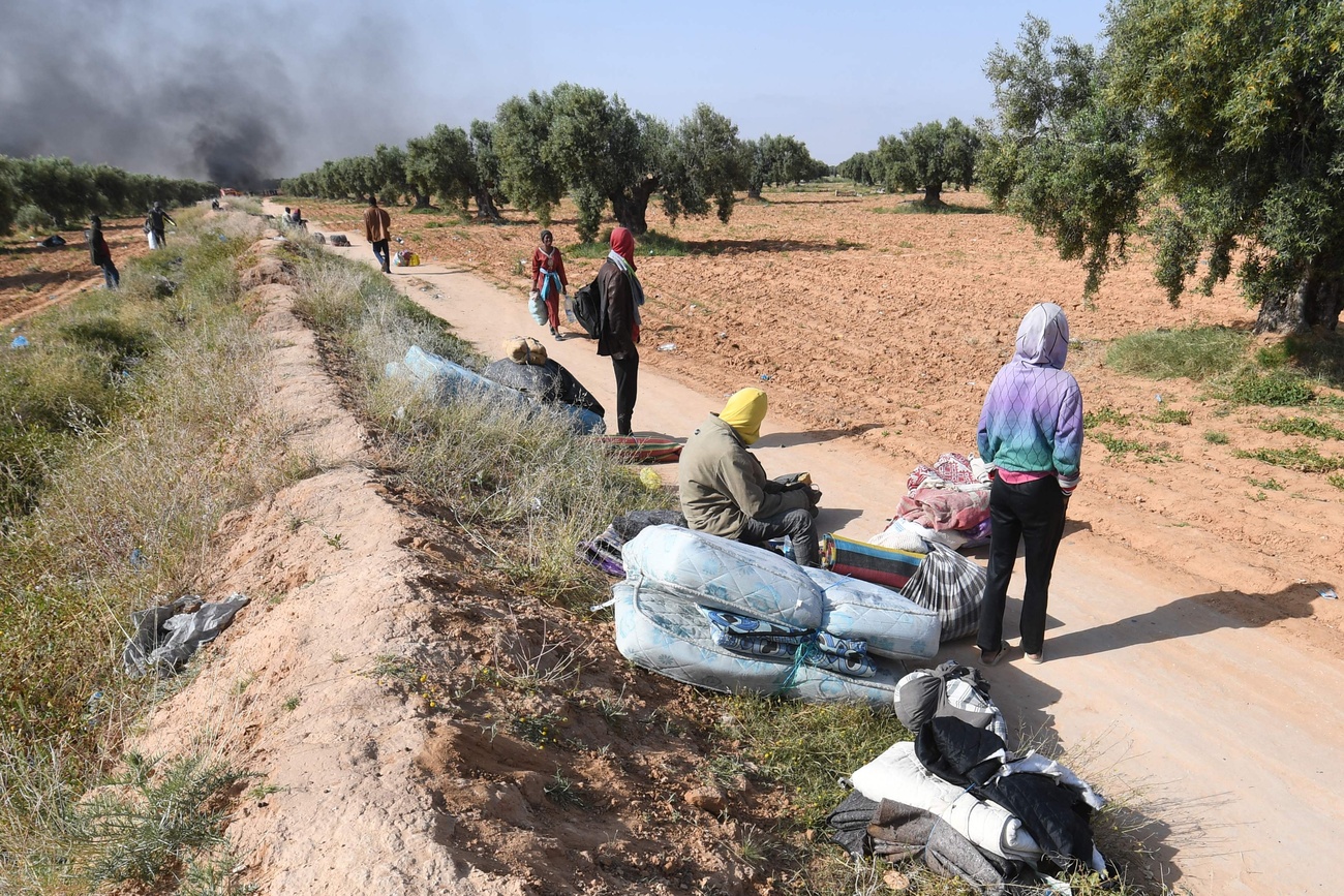 People in April 2025 in front of a camp for undocumented migrants from sub-Saharan Africa in El Amra, Sfax. The authorities evacuated the camp, where around 20,000 migrants had pitched their tents.