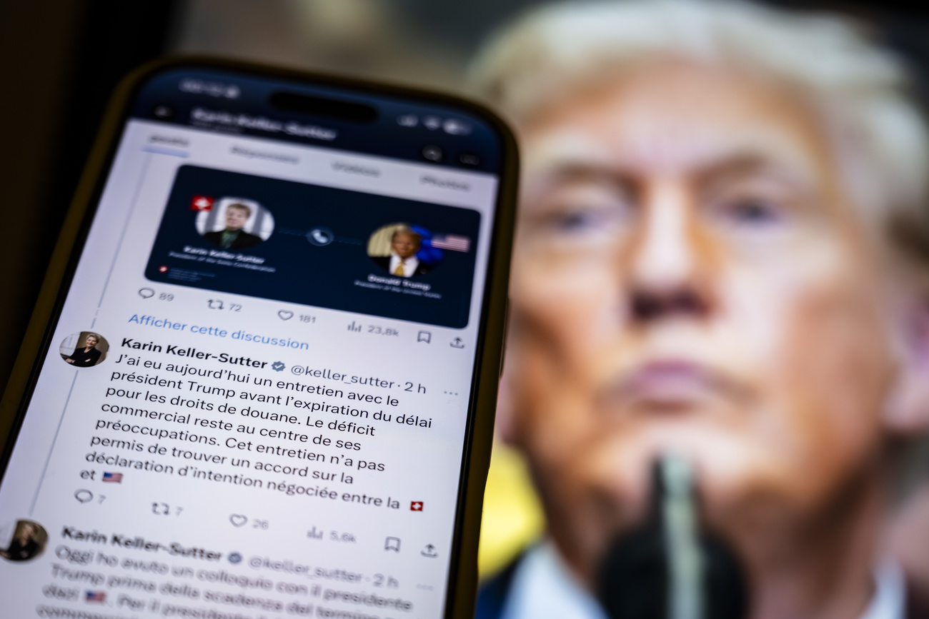 Trump e telefonino