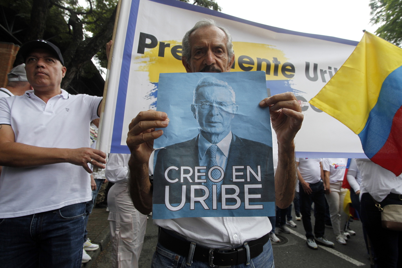 Protesta en apoyo a Uribe.