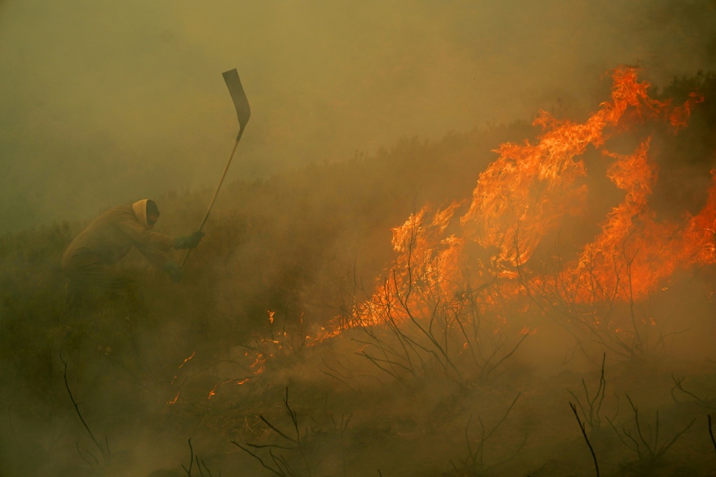 Un récord de más de un millón de hectáreas quemadas en incendios en la UE  en 2025 - SWI swissinfo.ch