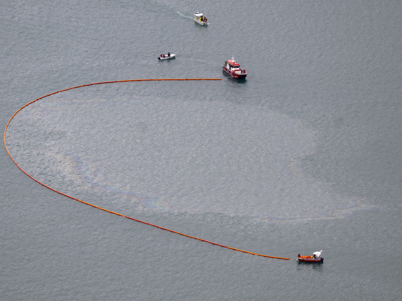 Police close area for aircraft recovery in Lake Lucerne