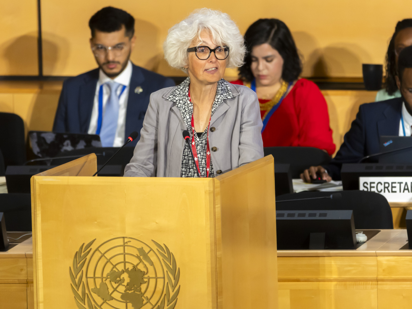 Switzerland calls for "historic" agreement against plastic pollution
