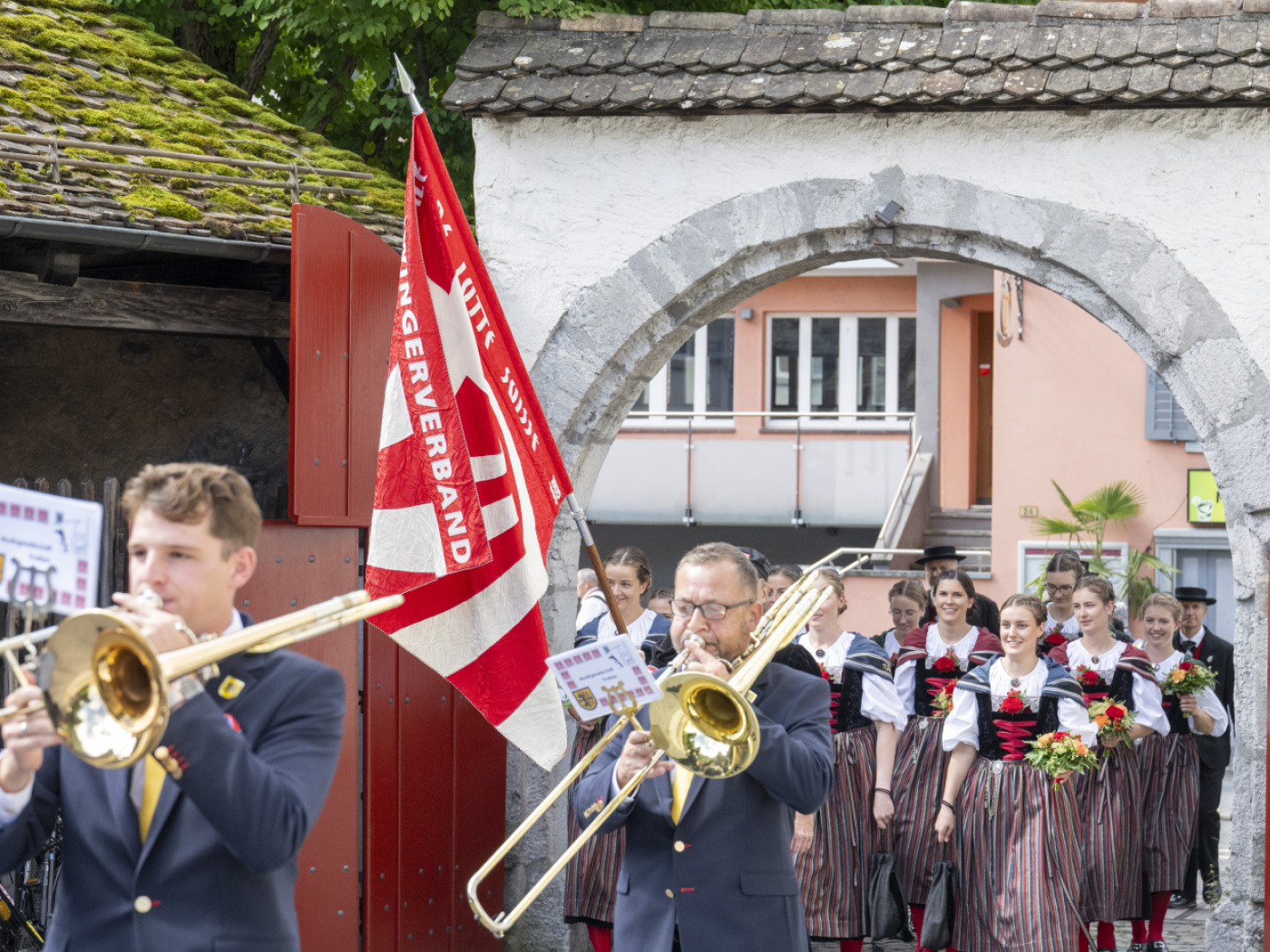 Flag of the Swiss Wrestling Federation ceremoniously received in Mollis GL