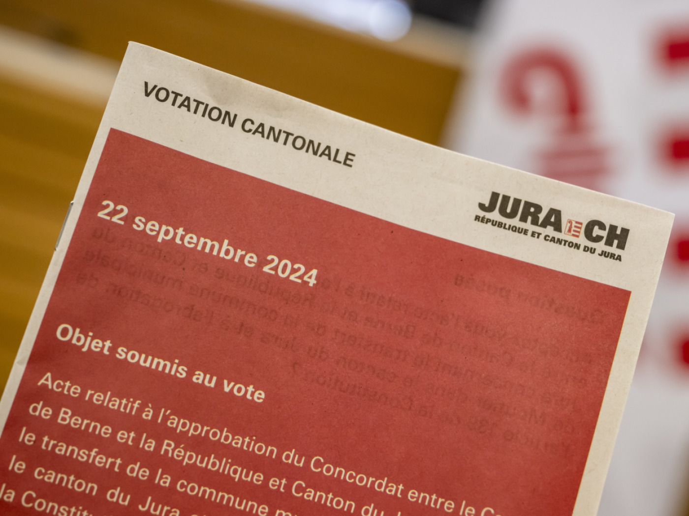 Foreigners in Moutier familiarise themselves with the right to vote
