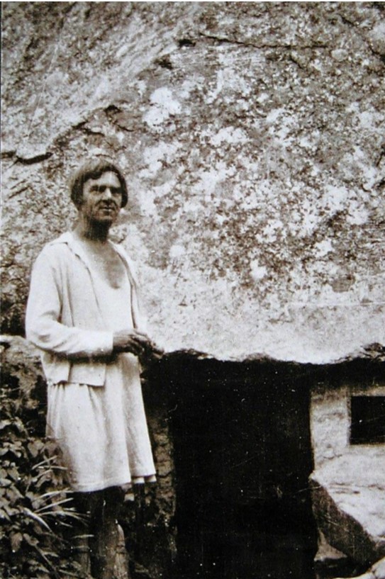 Percy Vincent Donovan as Miss Franca Kraig.