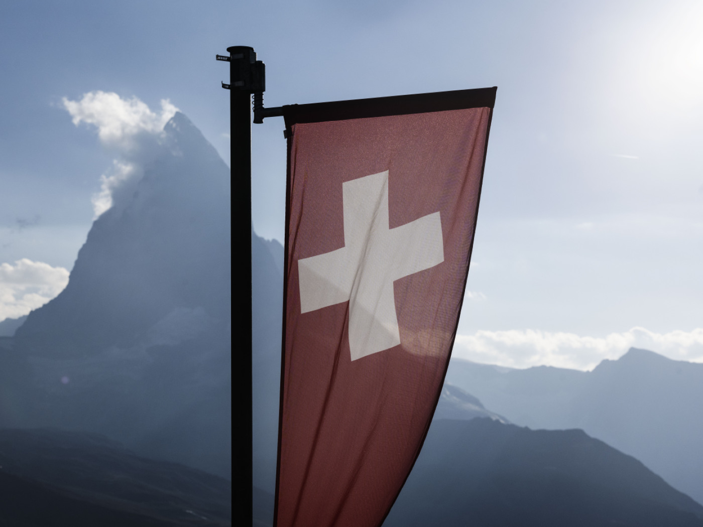 Swiss abroad: 'yes' to electronic identity