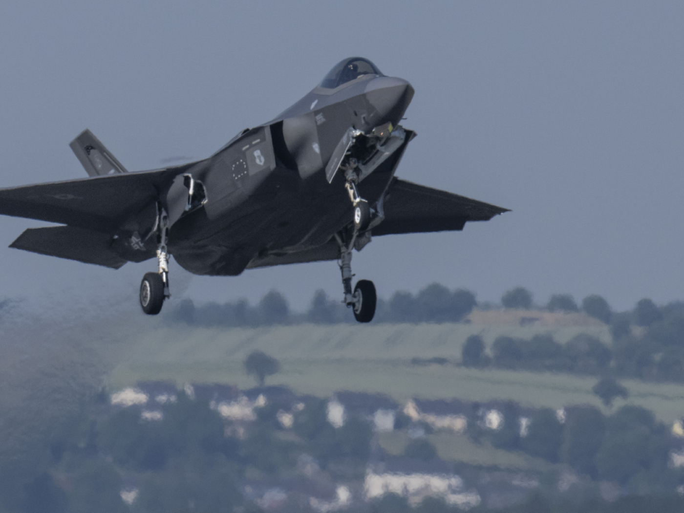 FDP foreign affairs politician Portmann wants review of F-35 procurement