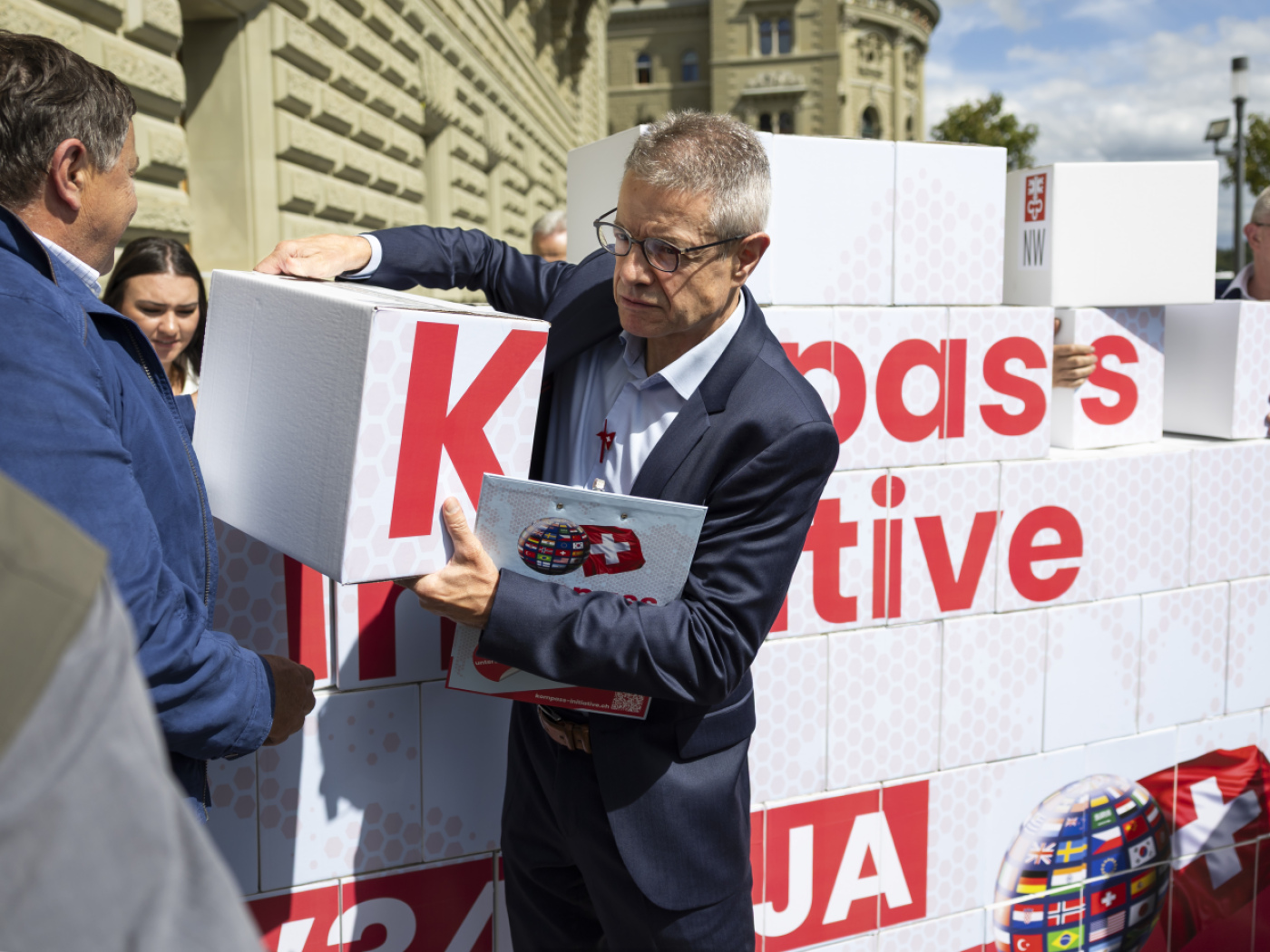 handing in signatures