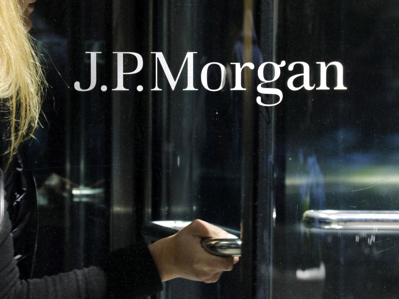 JPMorgan to pay CHF270 million to settle 1MDB claims