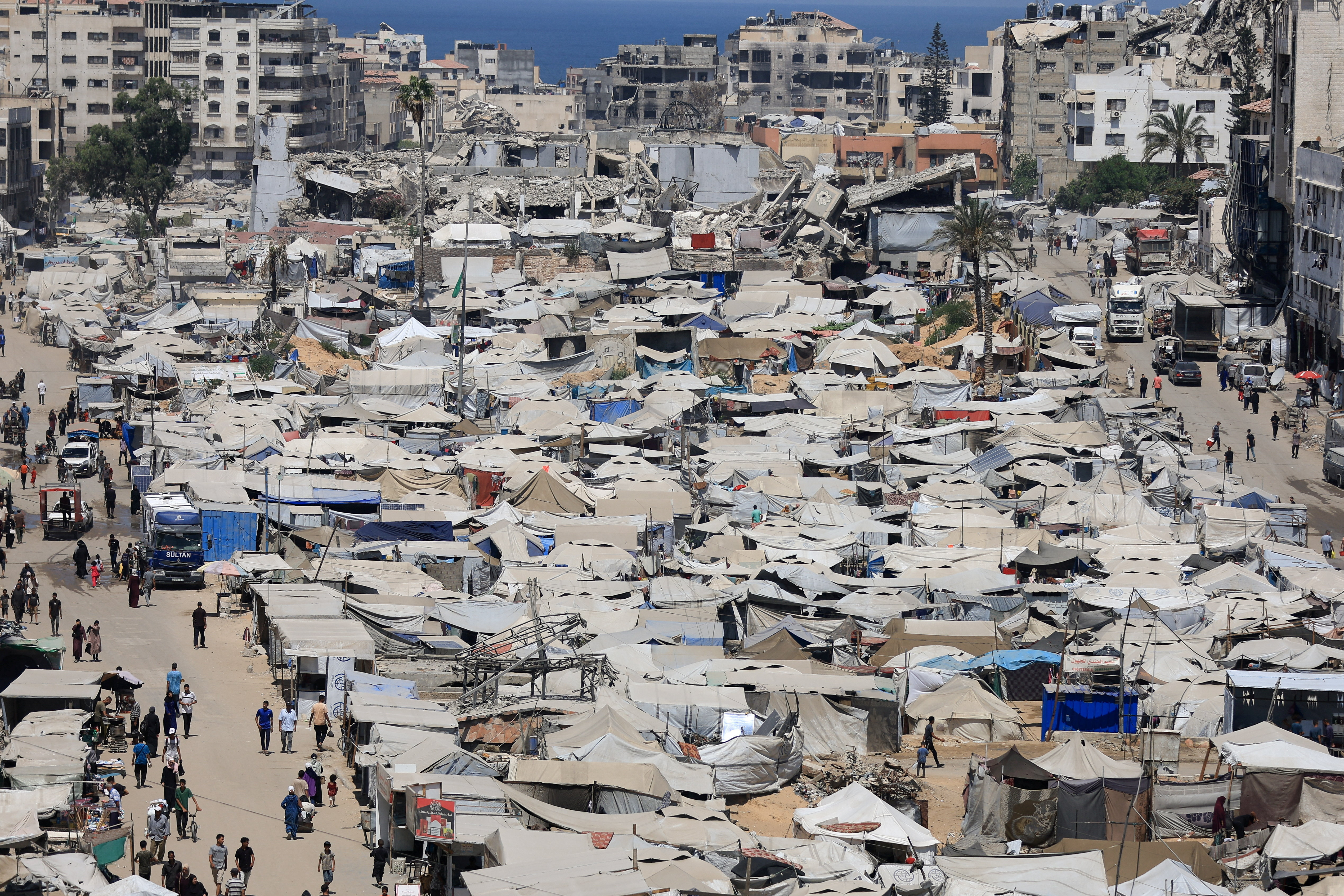 فلسطينيون يغادرون مدينة غزة قبل هجوم إسرائيلي محتمل