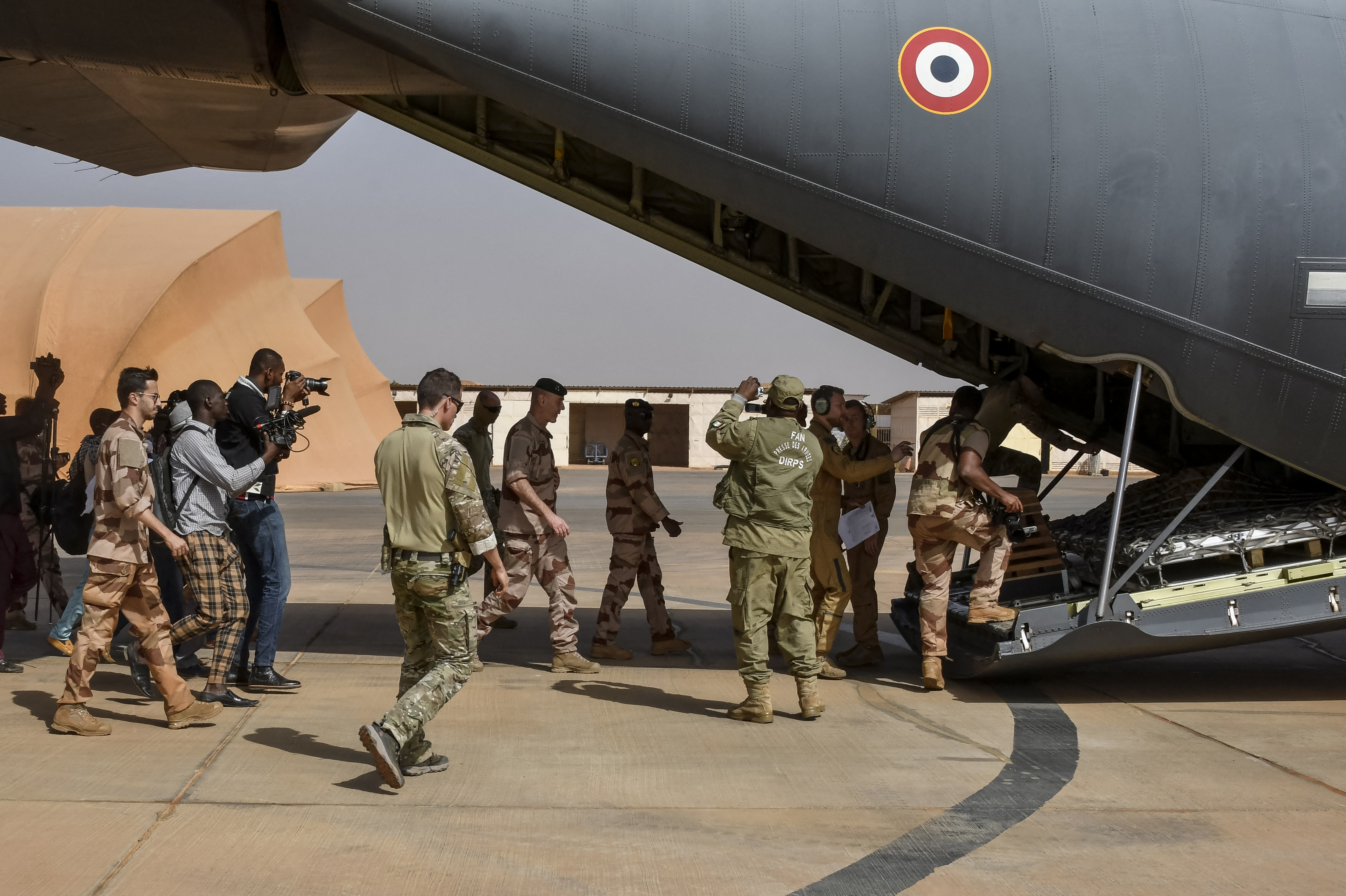 The last French soldiers board a French military plane to leave Niger for good, at the French base which was handed over to the Nigerien army, in Niamey on December 22, 2023. The last French troops withdrew from Niger on December 22, 2023, marking an end to more than a decade of French anti-jihadist operations in west Africa's Sahel region, AFP saw and Niger's military announced. The French exit from Niger leaves hundreds of US military personnel, and a number of Italian and German troops, remaining in the country. (Photo by BOUREIMA HAMA / AFP)