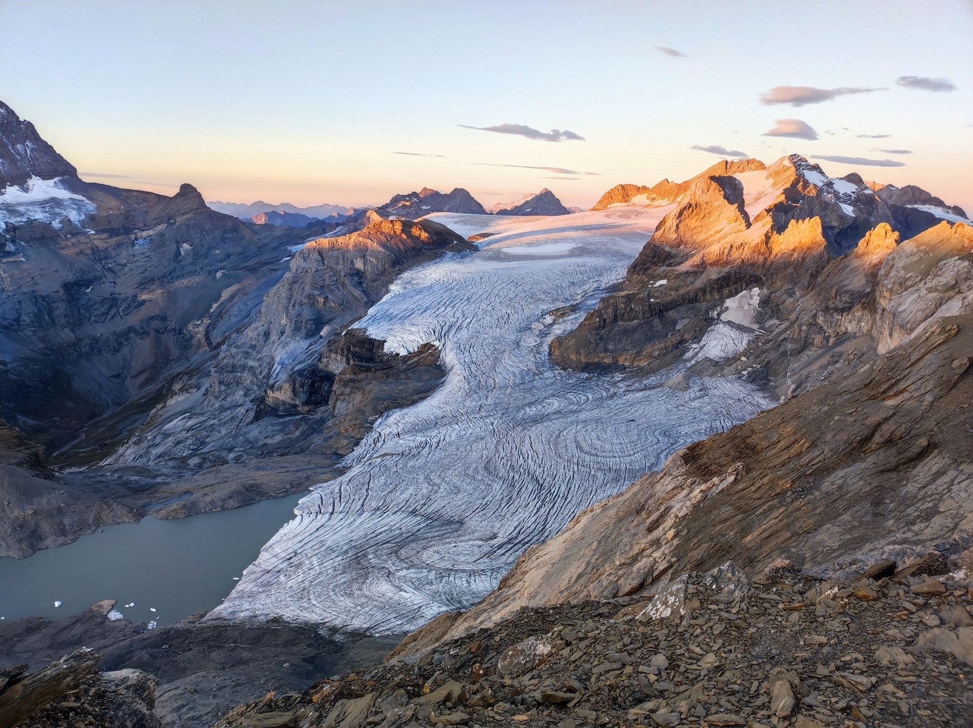 Ein Gletscher an einem Berg
