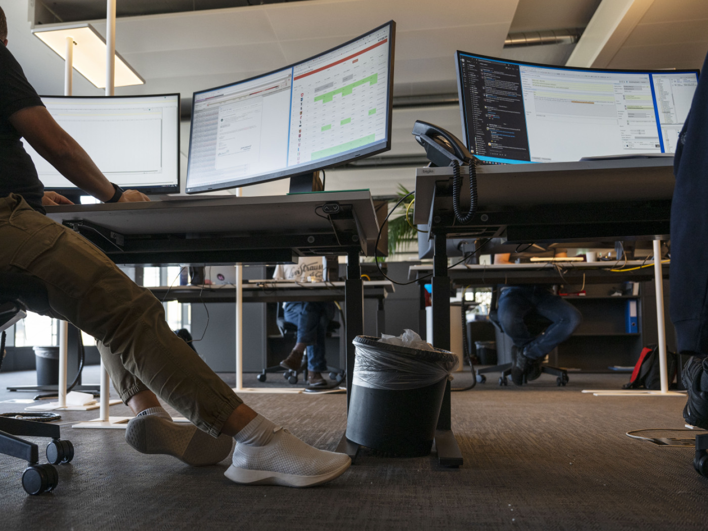 Global customs dispute weighs on Swiss labour market