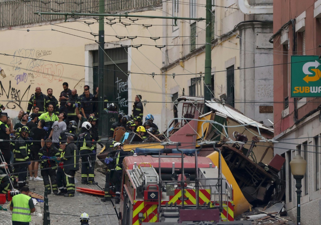 Descarrilamento do Elevador da Glória deixa 15 mortos e 18 feridos em Lisboa  - SWI swissinfo.ch