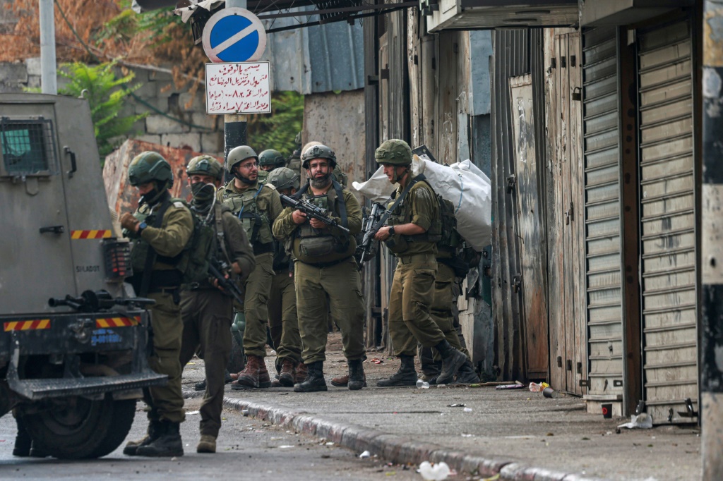 مقتل فلسطيني برصاص قوات إسرائيلية قرب حاجز في الضفة الغربية