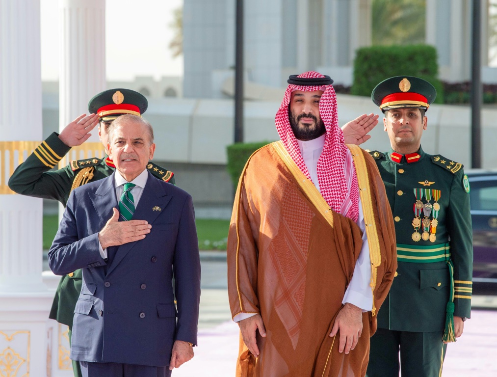 غموض يكتنف بعض النقاط في اتفاقية الدفاع السعودية الباكستانية
