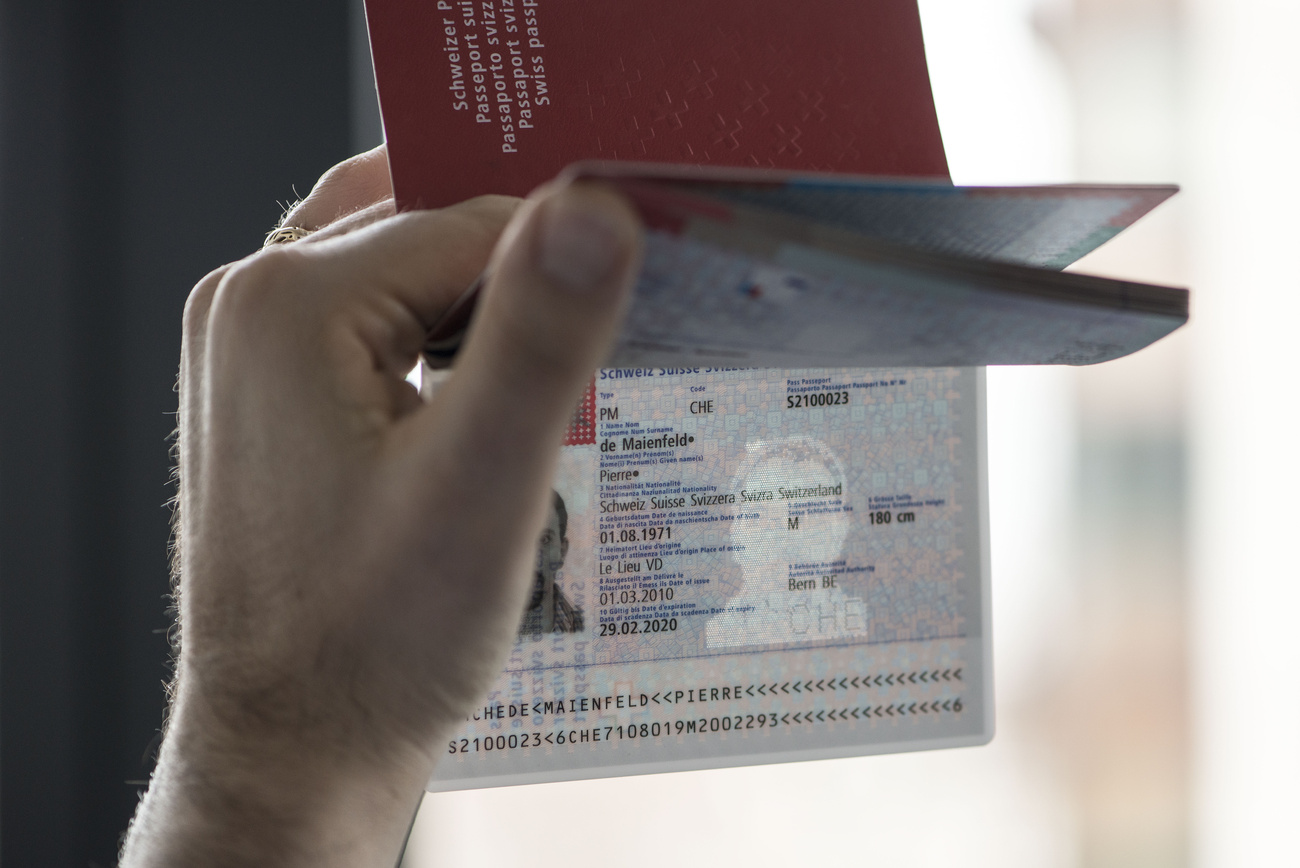 pagina del passaporto svizzero con foto
