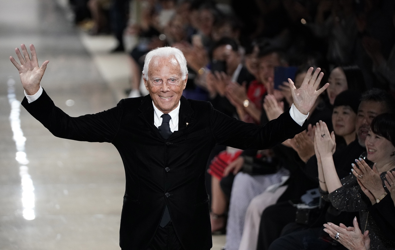 Giorgio Armani in passerella.