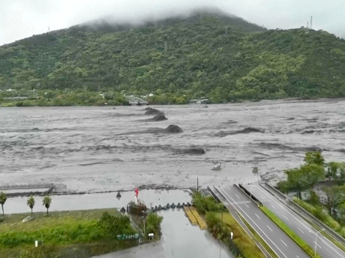 Taiwan: 14 morti e 124 dispersi a causa del tifone Ragasa - SWI swissinfo.ch