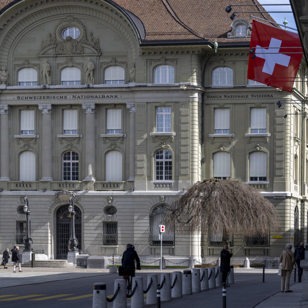 与美联储相比，瑞士的中央银行到底有多独立？
