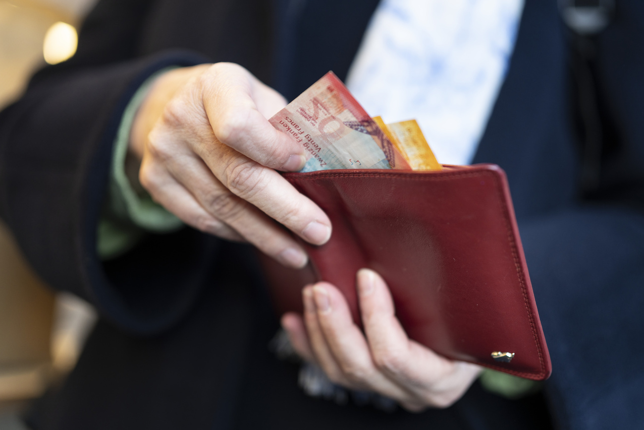 Rising health insurance premiums and debates over media fees are hitting the wallets of people in Switzerland.