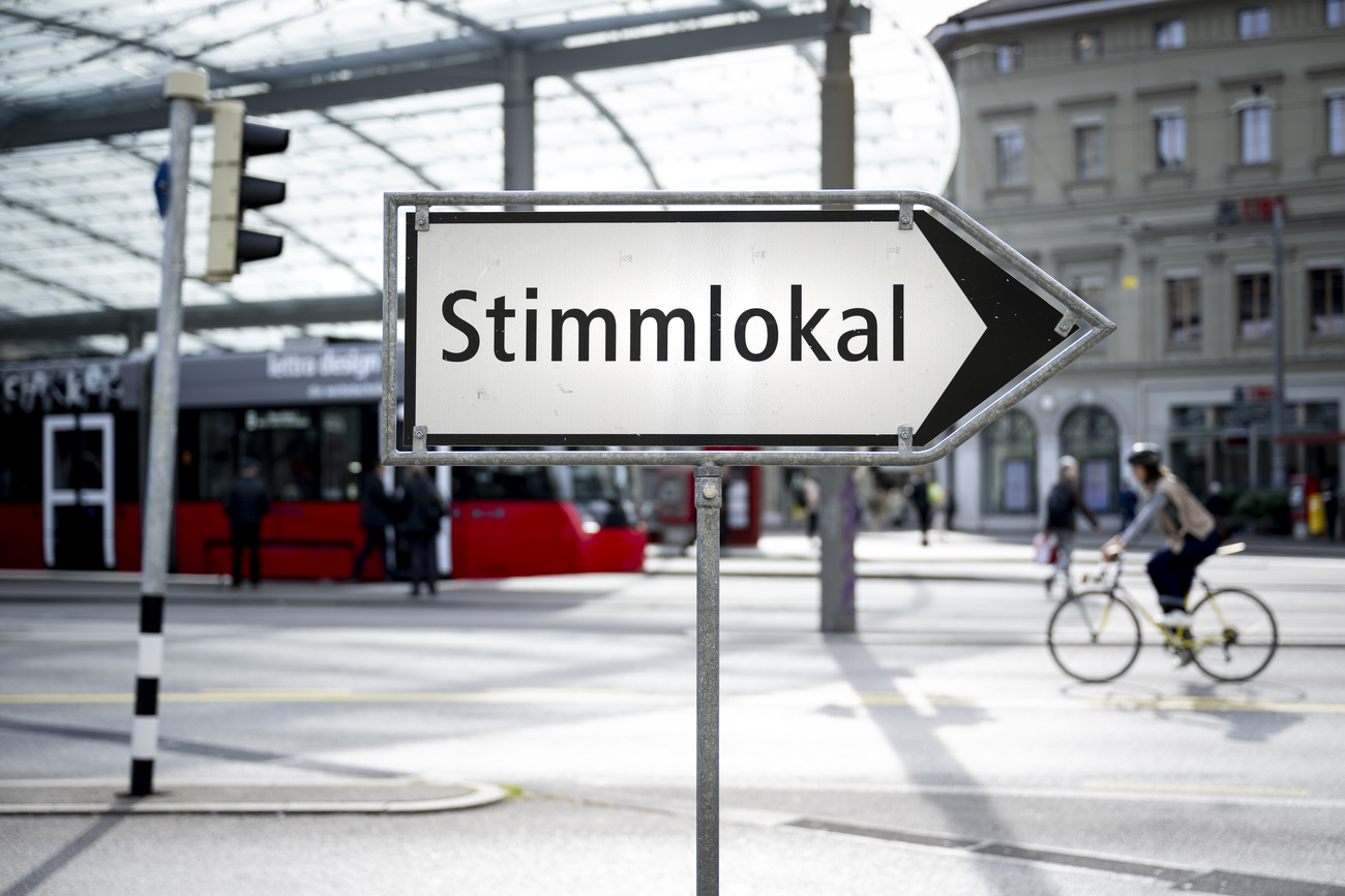 Cartello con scritta Stimmlokal (locale di voto)